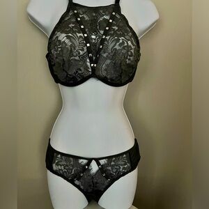 Lace lingerie set: Bra (34D) and panty (M) in slate gray.